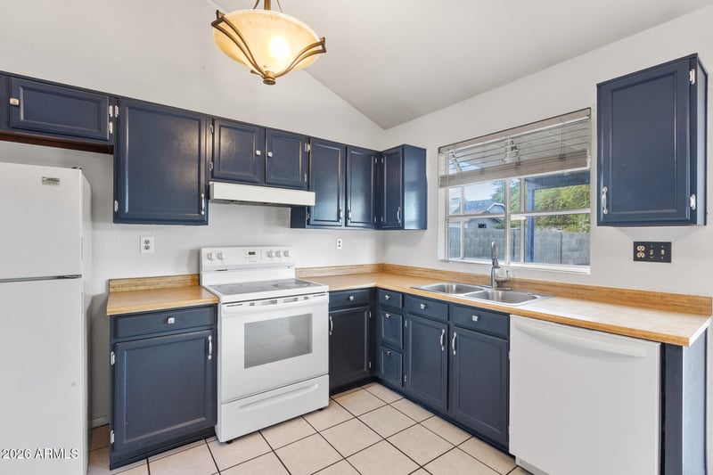 5546 W Shangri La Rd, Glendale, AZ 85304