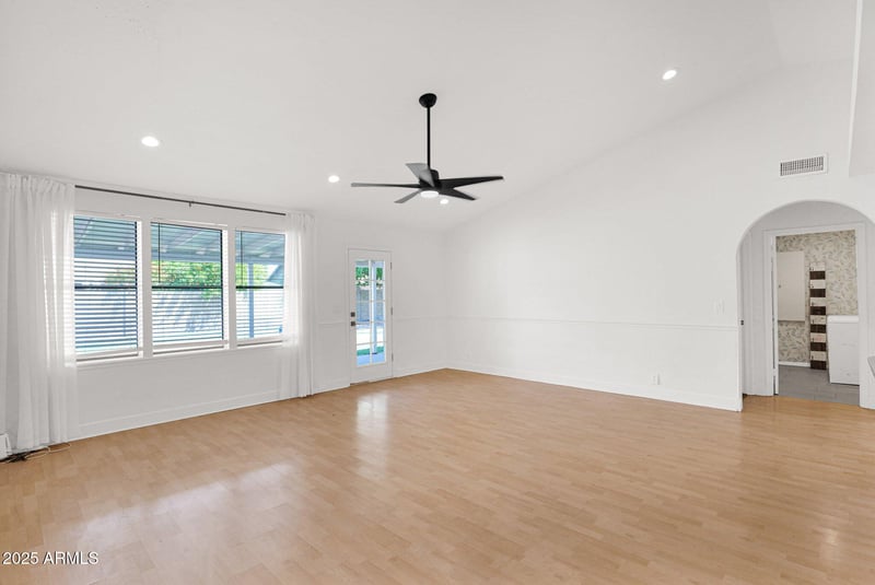 555 Bermuda Cir, Mesa, AZ 85206