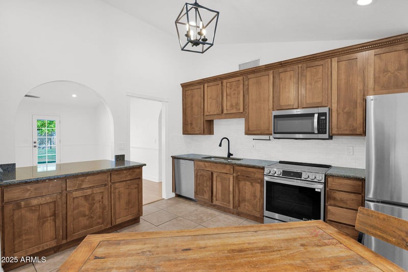 555 Bermuda Cir, Mesa, AZ 85206