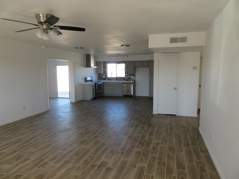 5556 W Cambridge Ave, Phoenix, AZ 85035