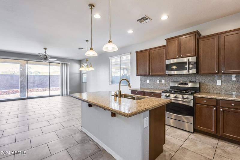 5557 Buckskin Trl, Phoenix, AZ 85083