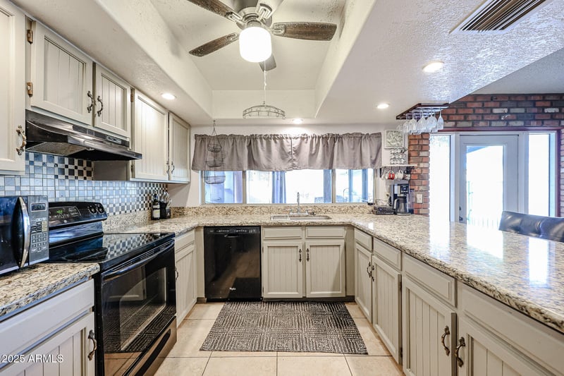 556 Kiva Ave, Mesa, AZ 85210
