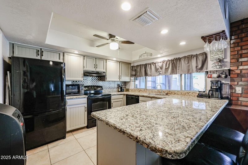 556 Kiva Ave, Mesa, AZ 85210