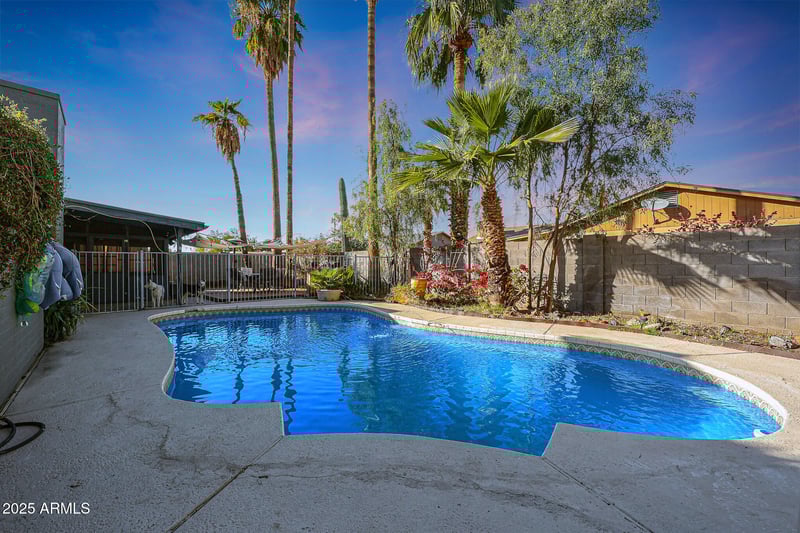 556 Kiva Ave, Mesa, AZ 85210