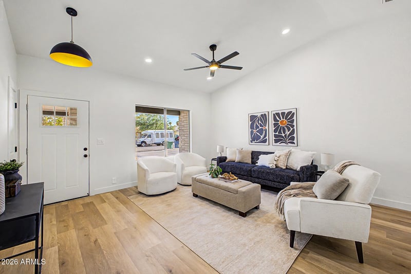 556 W Kiva Ave, Mesa, AZ 85210