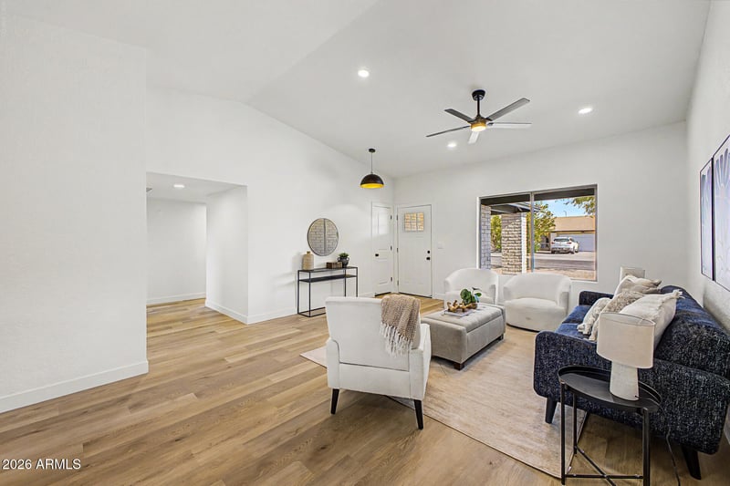 556 W Kiva Ave, Mesa, AZ 85210