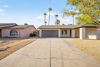 556 Kiva Ave, Mesa, AZ 85210