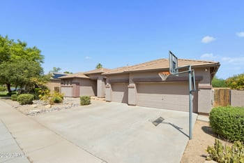 5561 S Wayne Dr, Chandler, AZ 85249