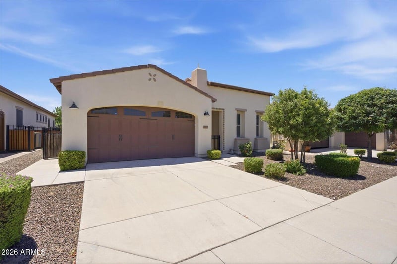 557 Laddoos Ave, San Tan Valley, AZ 85140