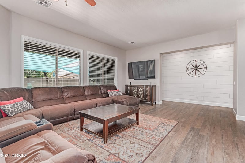 557 Lemon Ct, Gilbert, AZ 85296