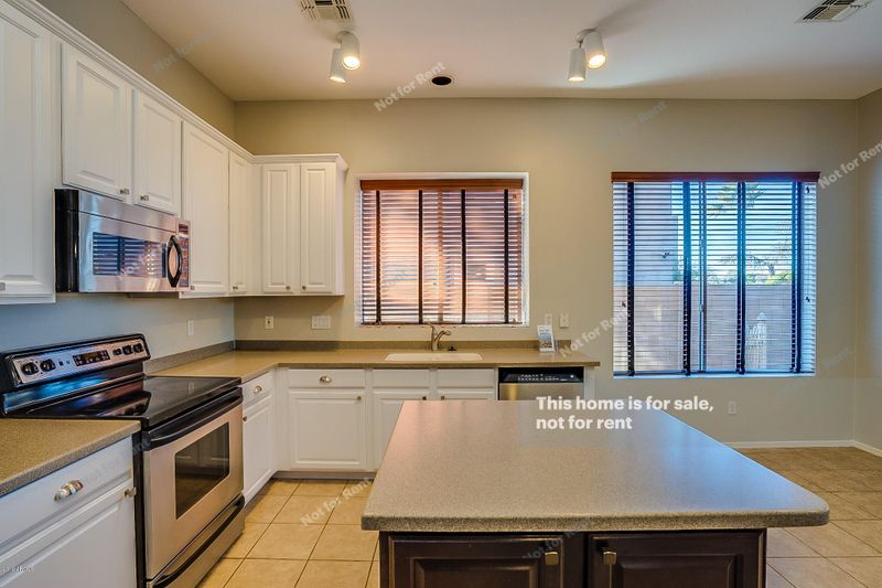 558 N Swallow Ln, Gilbert, AZ 85234