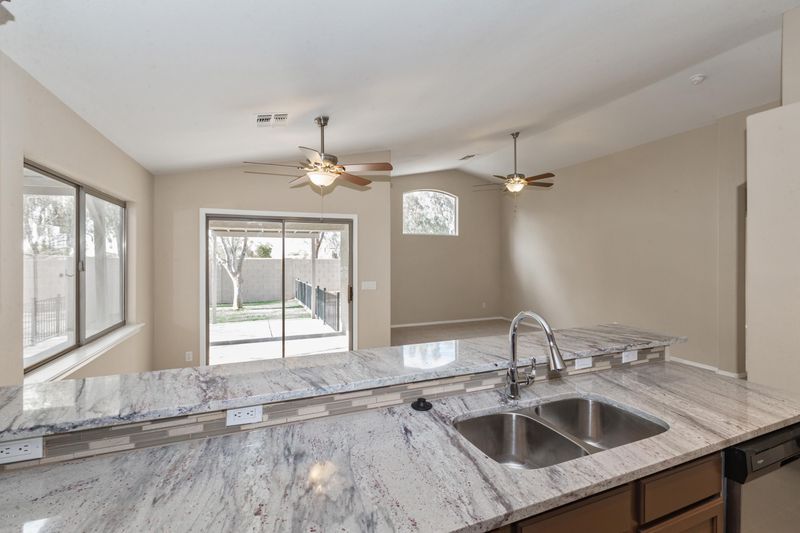 5582 N 78th Dr, Glendale, AZ 85303