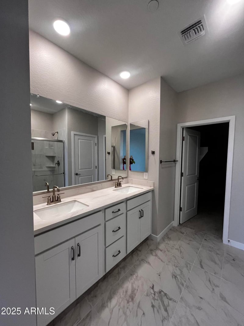 5585 205th Ln, Buckeye, AZ 85396