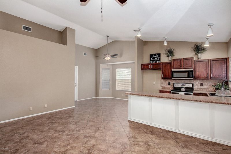 560 E Juanita Ave, Gilbert, AZ 85234