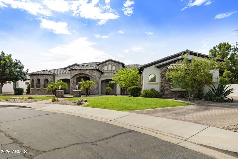 5600 S Gemstone Dr, Chandler, AZ 85249