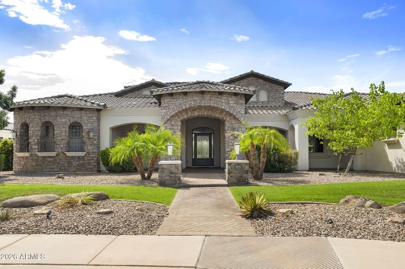 5600 S Gemstone Dr, Chandler, AZ 85249