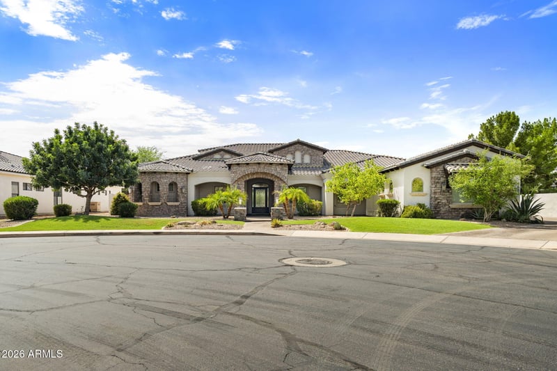5600 S Gemstone Dr, Chandler, AZ 85249
