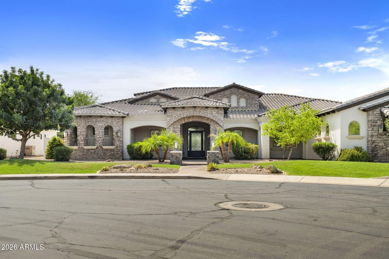 5600 S Gemstone Dr, Chandler, AZ 85249