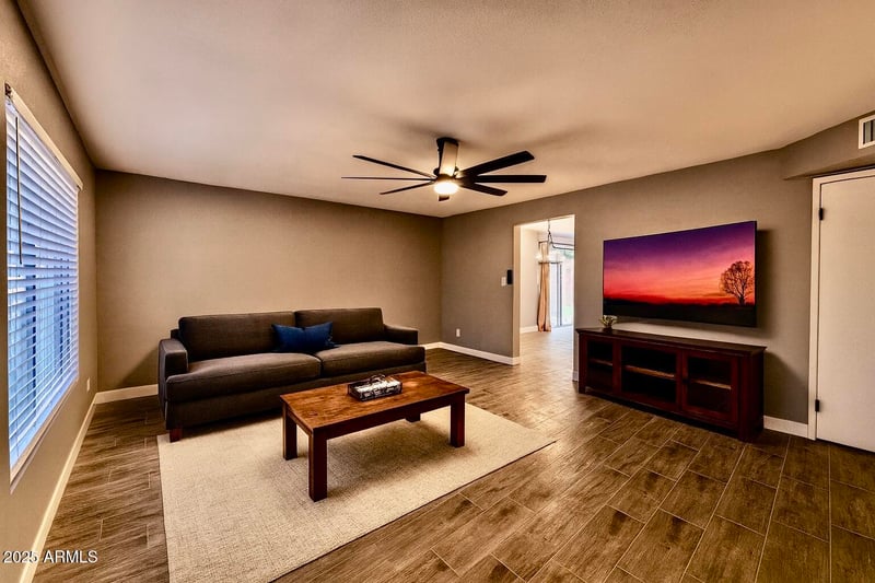 5607 73rd Ave, Glendale, AZ 85303