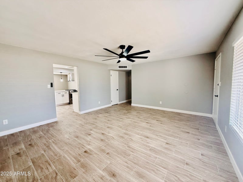 5607 73rd Ave, Glendale, AZ 85303