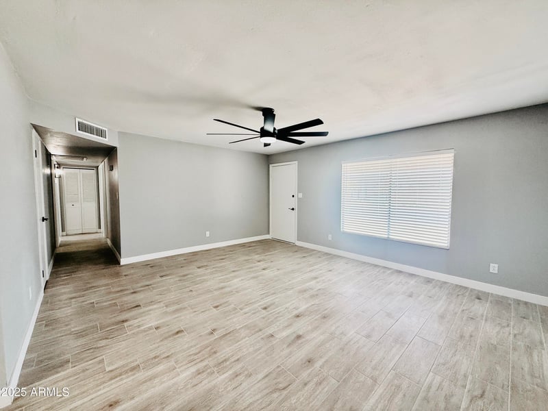 5607 73rd Ave, Glendale, AZ 85303