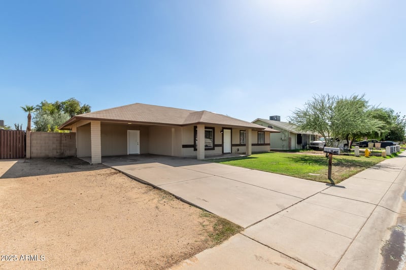 5607 73rd Ave, Glendale, AZ 85303