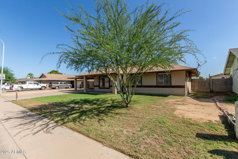 5607 73rd Ave, Glendale, AZ 85303