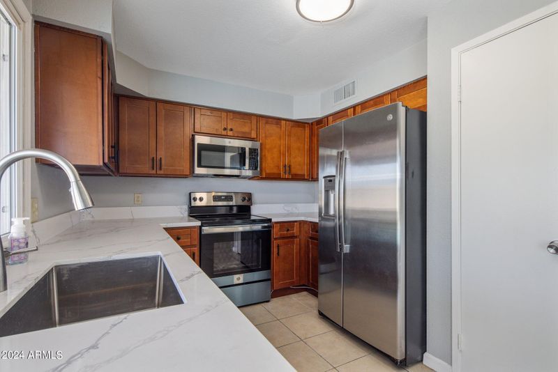 5607 S 46th St, Phoenix, AZ 85040