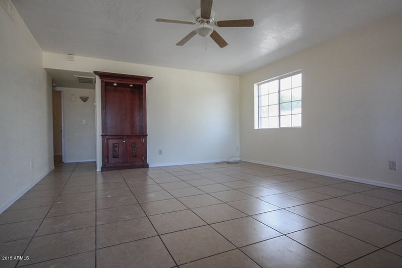 5608 N 70th Ave, Glendale, AZ 85303