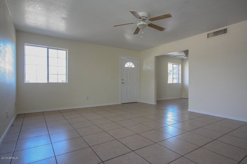 5608 N 70th Ave, Glendale, AZ 85303