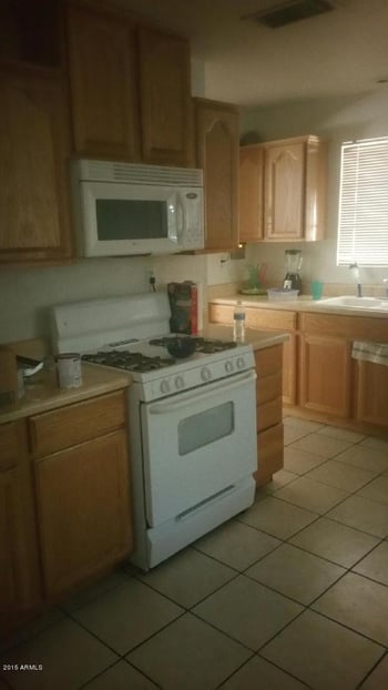 5608 S 17 St, Phoenix, AZ 85040