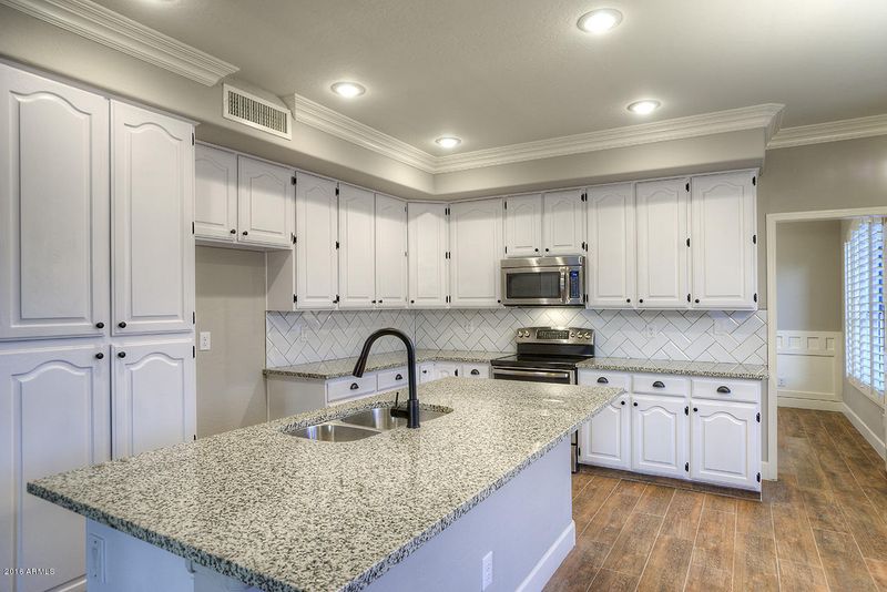 561 W Meseto Ave, Mesa, AZ 85210