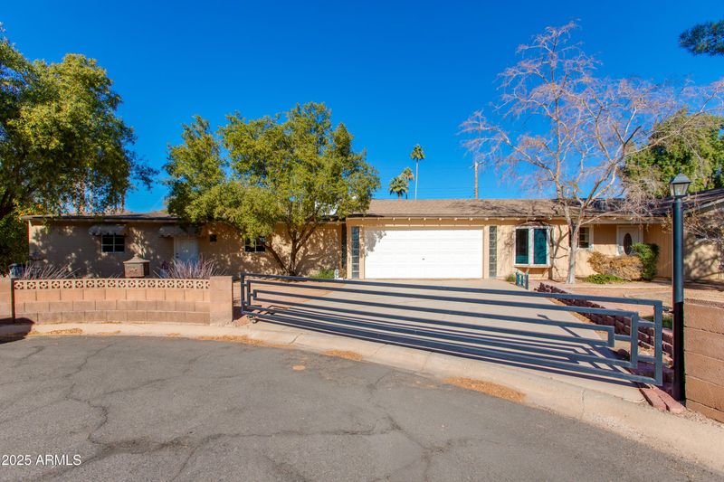 5616 E Argyle Dr, Phoenix, AZ 85018