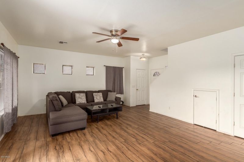 5621 S 10th Dr, Phoenix, AZ 85041