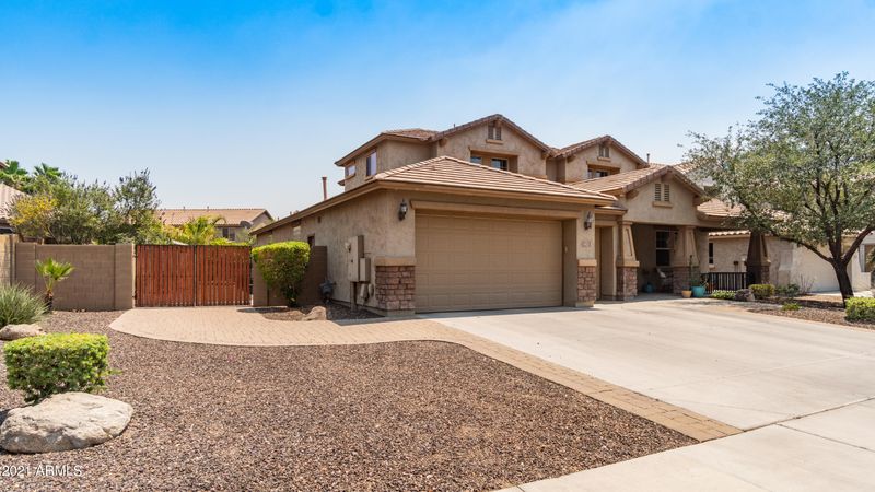 5621 W Cavedale Dr, Phoenix, AZ 85083