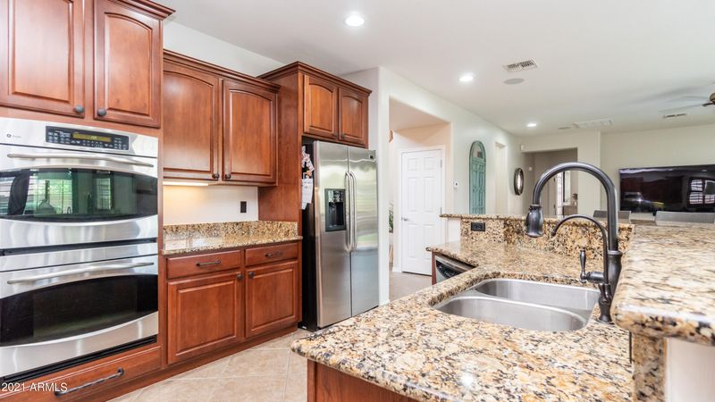 5621 W Cavedale Dr, Phoenix, AZ 85083