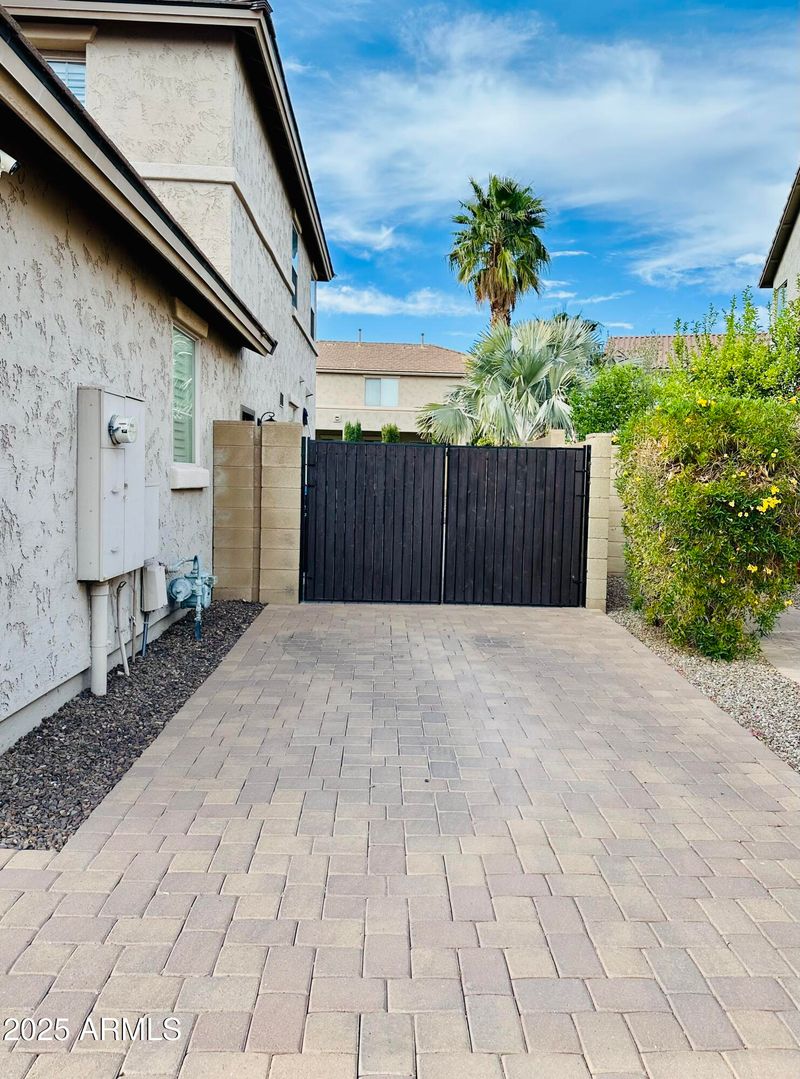 5622 W Cavedale Dr, Phoenix, AZ 85083