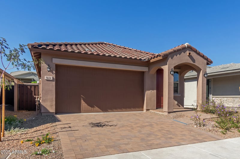 5624 205th Ln, Buckeye, AZ 85396