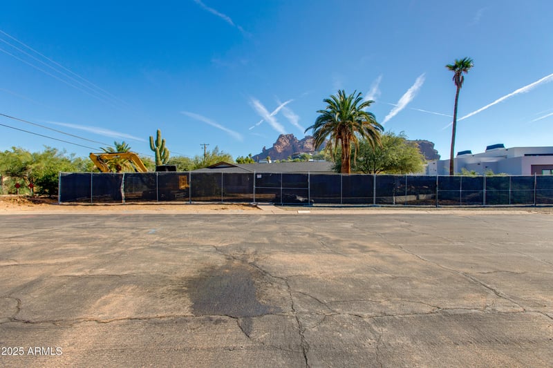 5625 45th St, Phoenix, AZ 85018