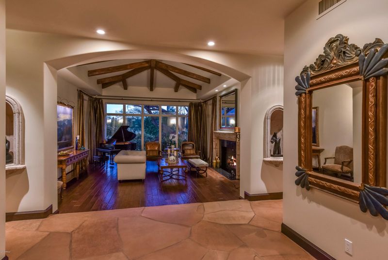 5625 E Sanna St, Paradise Valley, AZ 85253