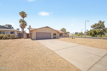 5625 Grovers Ave, Glendale, AZ 85308