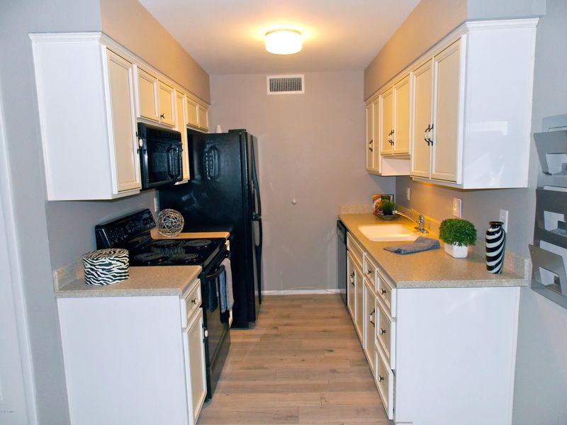 5627 S Doubloon Ct #B, Tempe, AZ 85283
