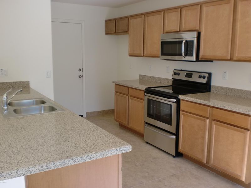 5629 S 10th Dr, Phoenix, AZ 85041