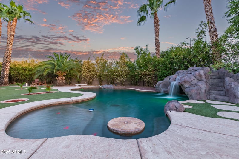 563 Bluejay Dr, Chandler, AZ 85286