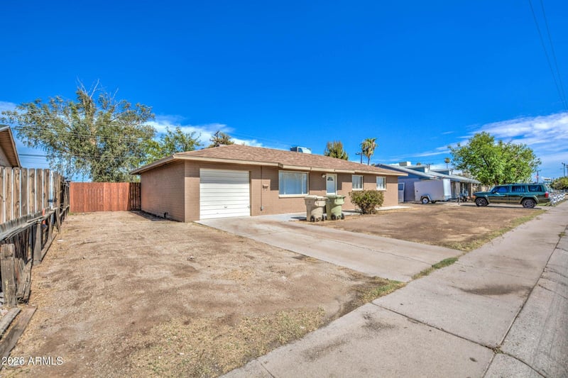 5633 N 65th Ave, Glendale, AZ 85301