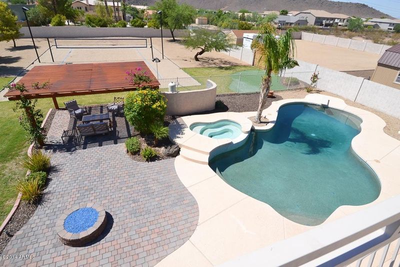 5633 W Whispering Wind Dr, Glendale, AZ 85310