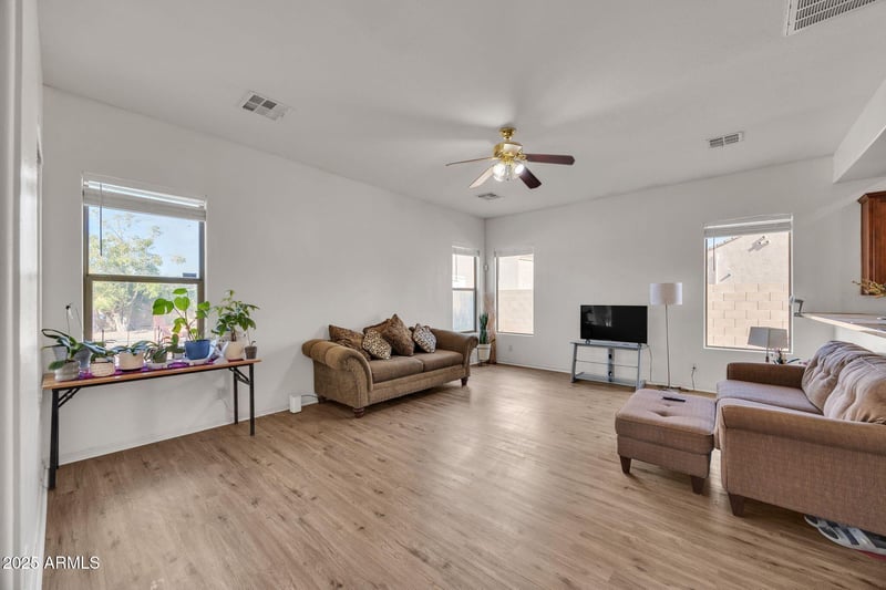5634 82 Ave, Glendale, AZ 85303
