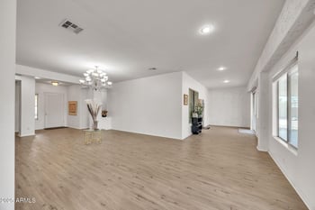 5634 82 Ave, Glendale, AZ 85303