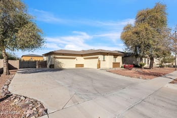 5634 82 Ave, Glendale, AZ 85303