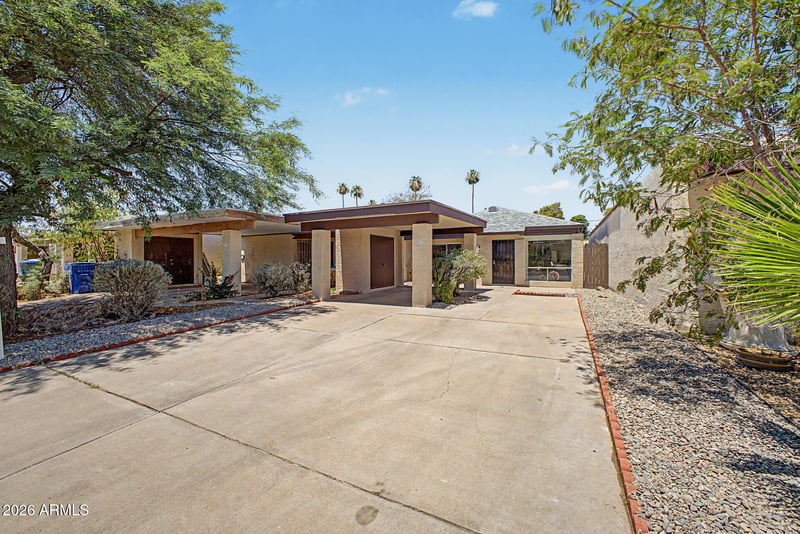 564 E Royal Palms Dr, Mesa, AZ 85203